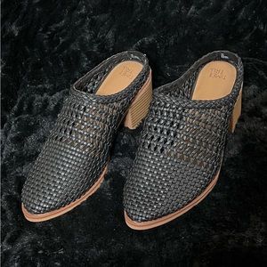 Time and Tru Women's Black Woven Mules Size 6 NWOT
